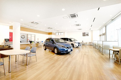 岐阜日産自動車株式会社 羽島店 外観 店内写真